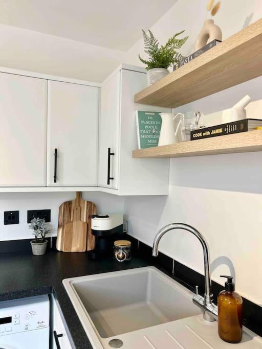 The Nook - Cosy Coastal Retreat Near Sandbanks Poole Eksteriør bilde